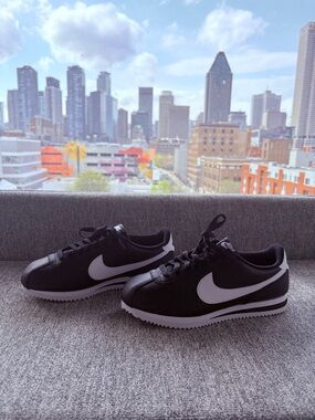 Nike Cortez Sneakers – Black & White – Size 8 Women (EU 39)